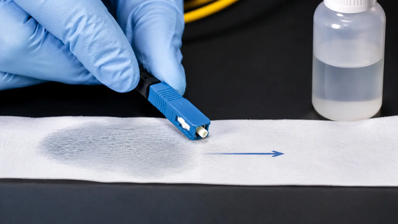 Wet-to-dry fiber connector cleaning Wet-to-dry fiber connector cleaning